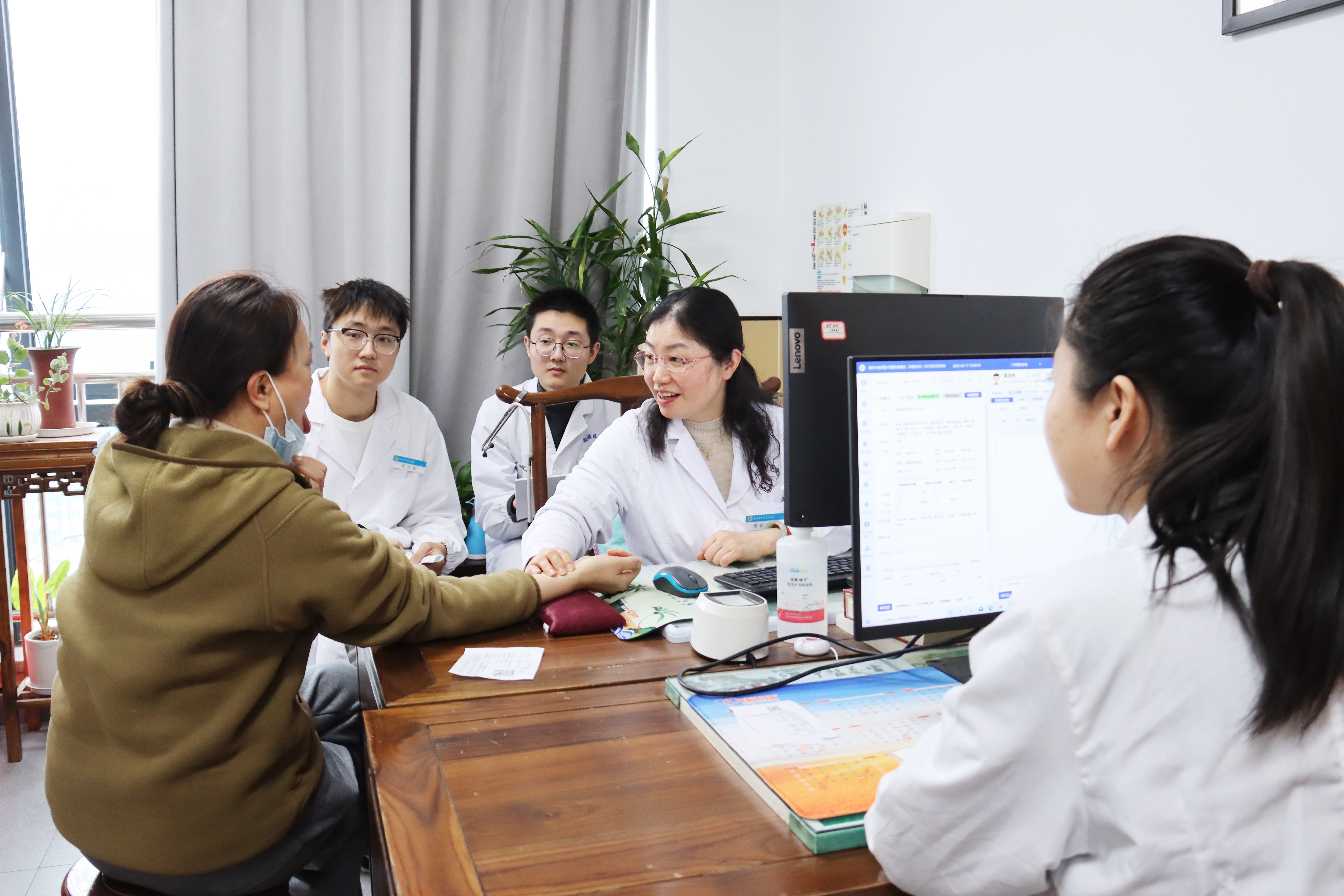 喜報(bào)！我院褚娟紅主任中醫(yī)師榮膺&ldquo;浙江省名中醫(yī)&rdquo;